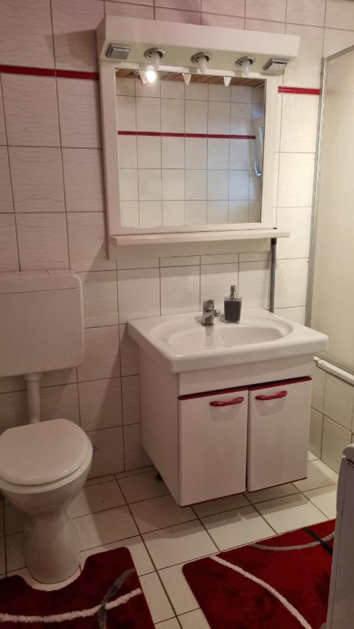 Schoene 2-Zimmer Ferienwohnung โลฟฟิงเกน ภายนอก รูปภาพ