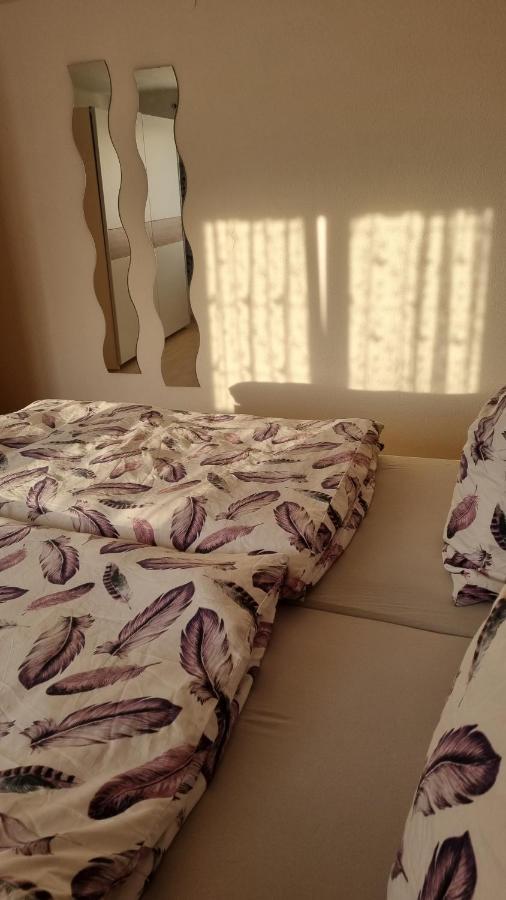 Schoene 2-Zimmer Ferienwohnung โลฟฟิงเกน ภายนอก รูปภาพ